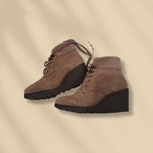 White Mountain Kipper  Wedge Boots